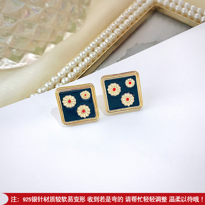 S925 Silver Needle Vintage Ink Blue Small Daisy Earrings Temperament Flower Earrings Fashion Mesh Red Fashion Versatile Earrings Female