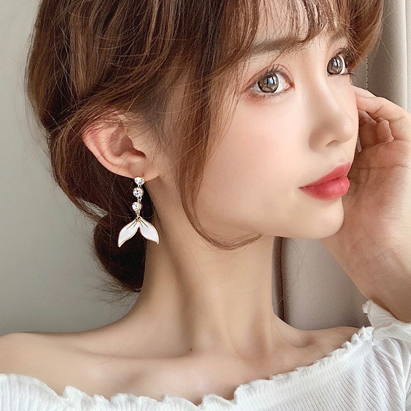 Hot Selling # 925 Silver Needle Earrings, High-Quality And High-End Feel Earrings, Female French Niche Ear Accessories, Noble Temperament Wholesale