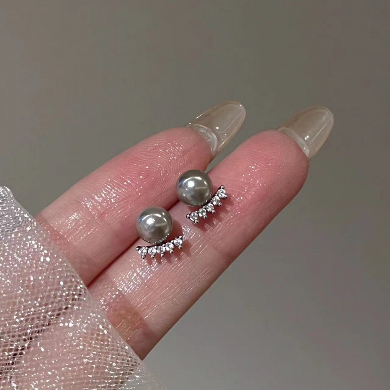 Elegant And Sophisticated Silver Gray Pearl Earrings For Women In Autumn And Winter With A Cool And Luxurious Style. Delicate And Dynamic Trendy Earrings For A Niche Audience