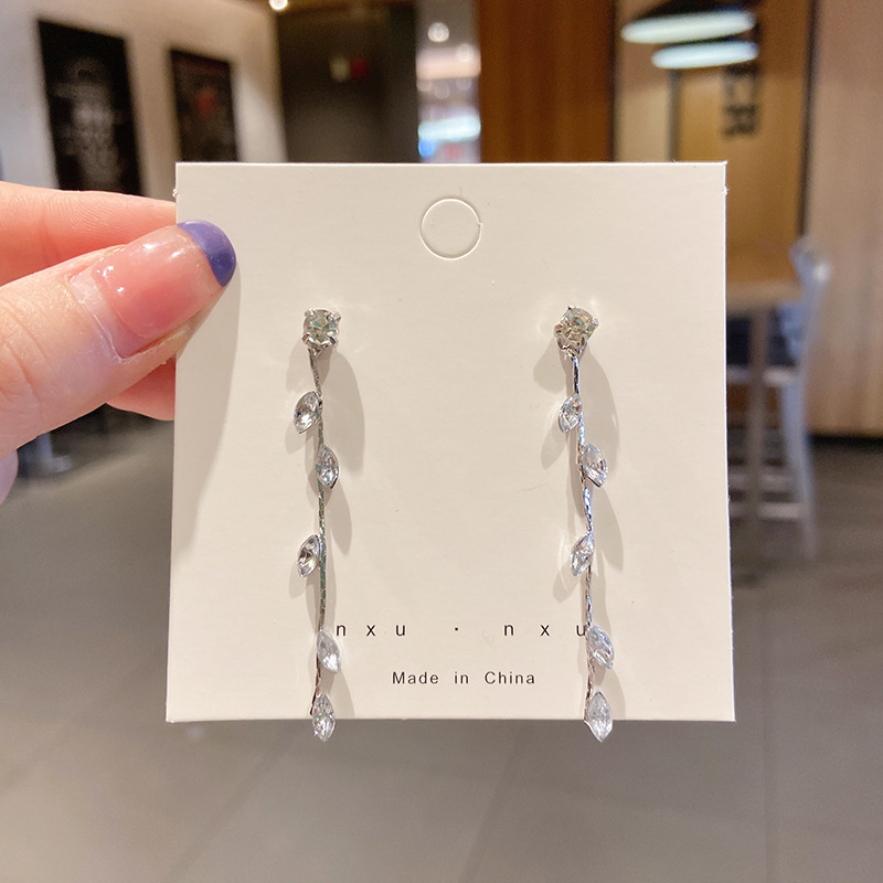 925 Silver Needle Earrings Women's Floor Stand Night Market Source Korean Fashion New Popular Earrings Wholesale Popular Earrings