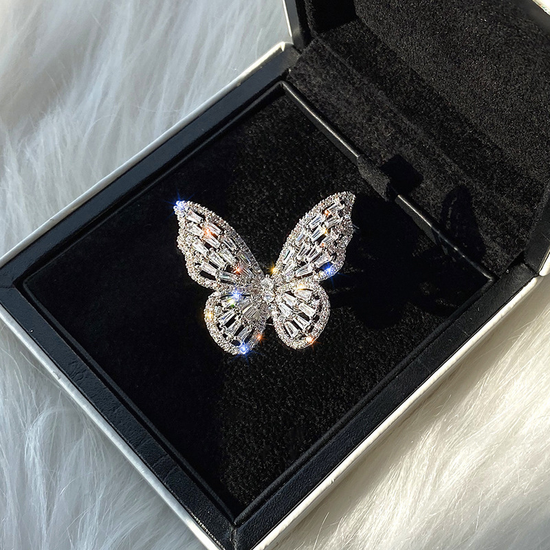 Ring Wholesale Yiwu Jewelry Source Market Hot Selling Hollow Butterfly Ring Exaggerate Ring Colorless Handicrafts