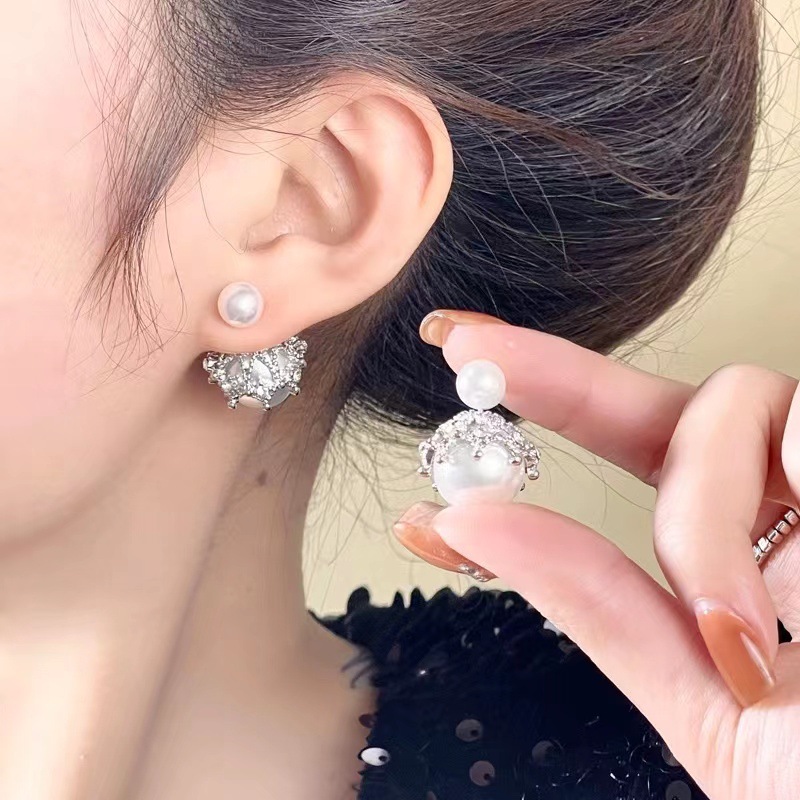 Elegant And Sophisticated Silver Gray Pearl Earrings For Women In Autumn And Winter With A Cool And Luxurious Style. Delicate And Dynamic Trendy Earrings For A Niche Audience